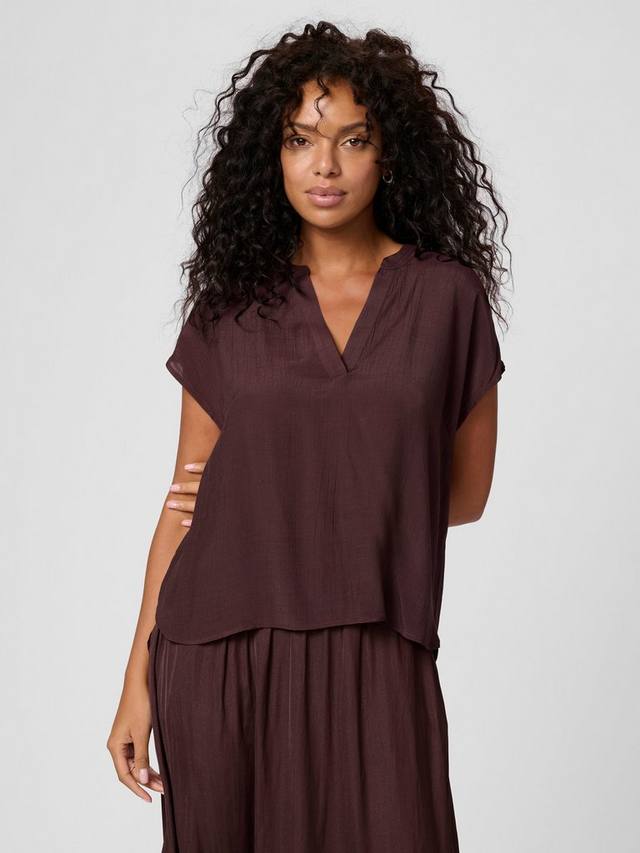 Блузка Anja с V-образным вырезом KAFFE, Mid Red
Блузка Anja с V-образным вырезом KAFFE, Mid Red