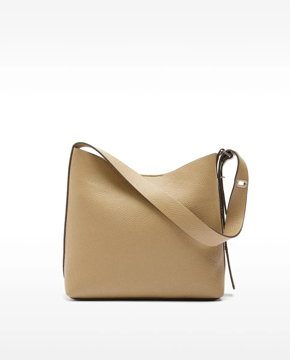 Сумка через плечо с текстурой и съемным косметичкой на магнитной застежке Parfois, серо-коричневый
Сумка через плечо с текстурой и съемным косметичкой на магнитной застежке Parfois, серо-коричневый