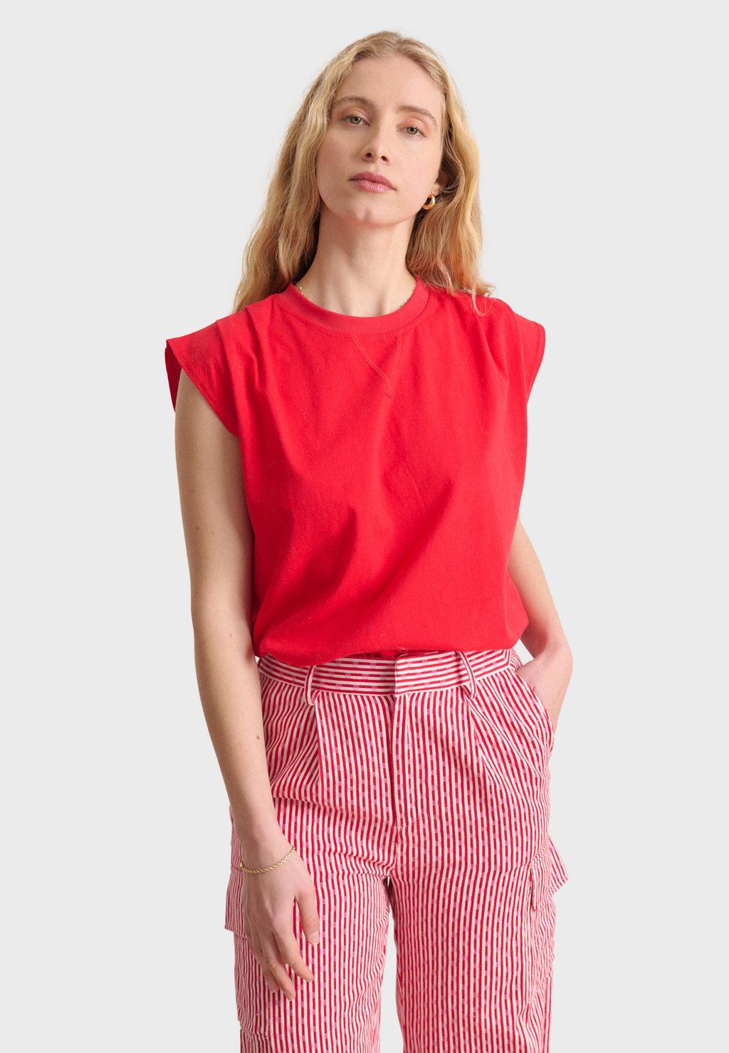 Базовая футболка VIVI Garance Paris, красный
Базовая футболка VIVI Garance Paris, красный