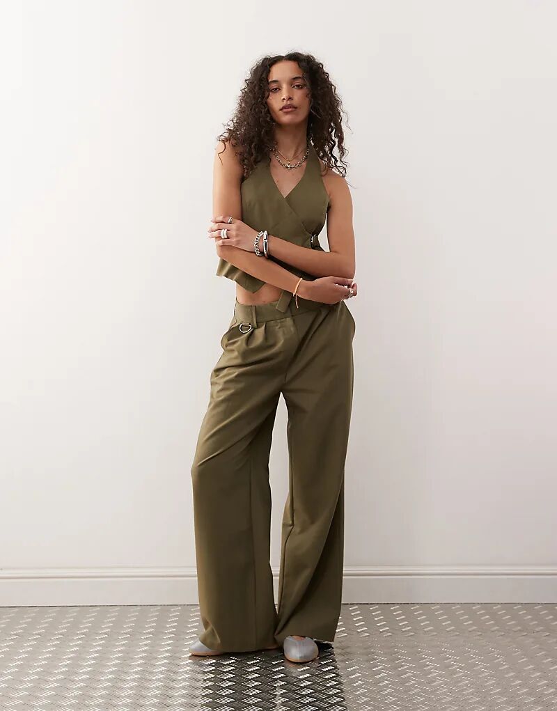 COLLUSION Брюки свободного кроя цвета хаки часть комплекта
COLLUSION Брюки свободного кроя цвета хаки часть комплекта