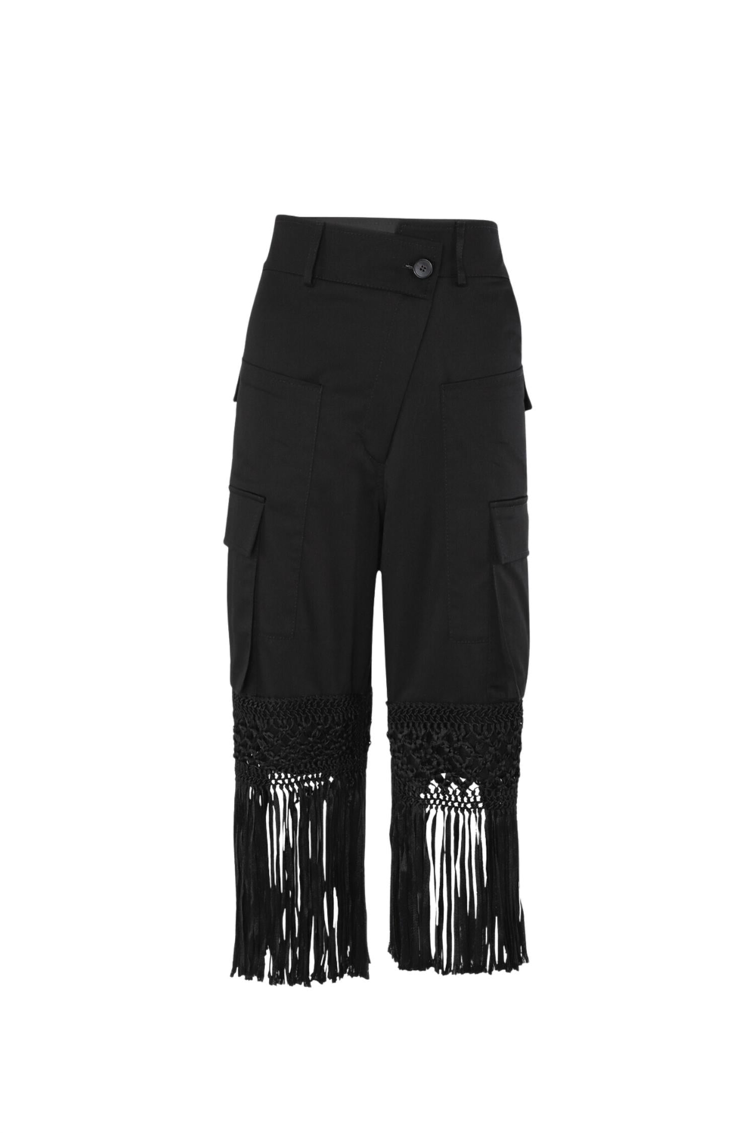 Укороченные брюки с бахромой в стиле макраме черного цвета Laura Aparicio
Укороченные брюки с бахромой в стиле макраме черного цвета Laura Aparicio