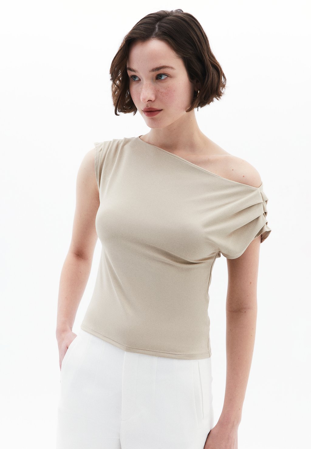 Блуза MIT WEITEM AUSSCHNITT OXXO, бежевый
Блуза MIT WEITEM AUSSCHNITT OXXO, бежевый