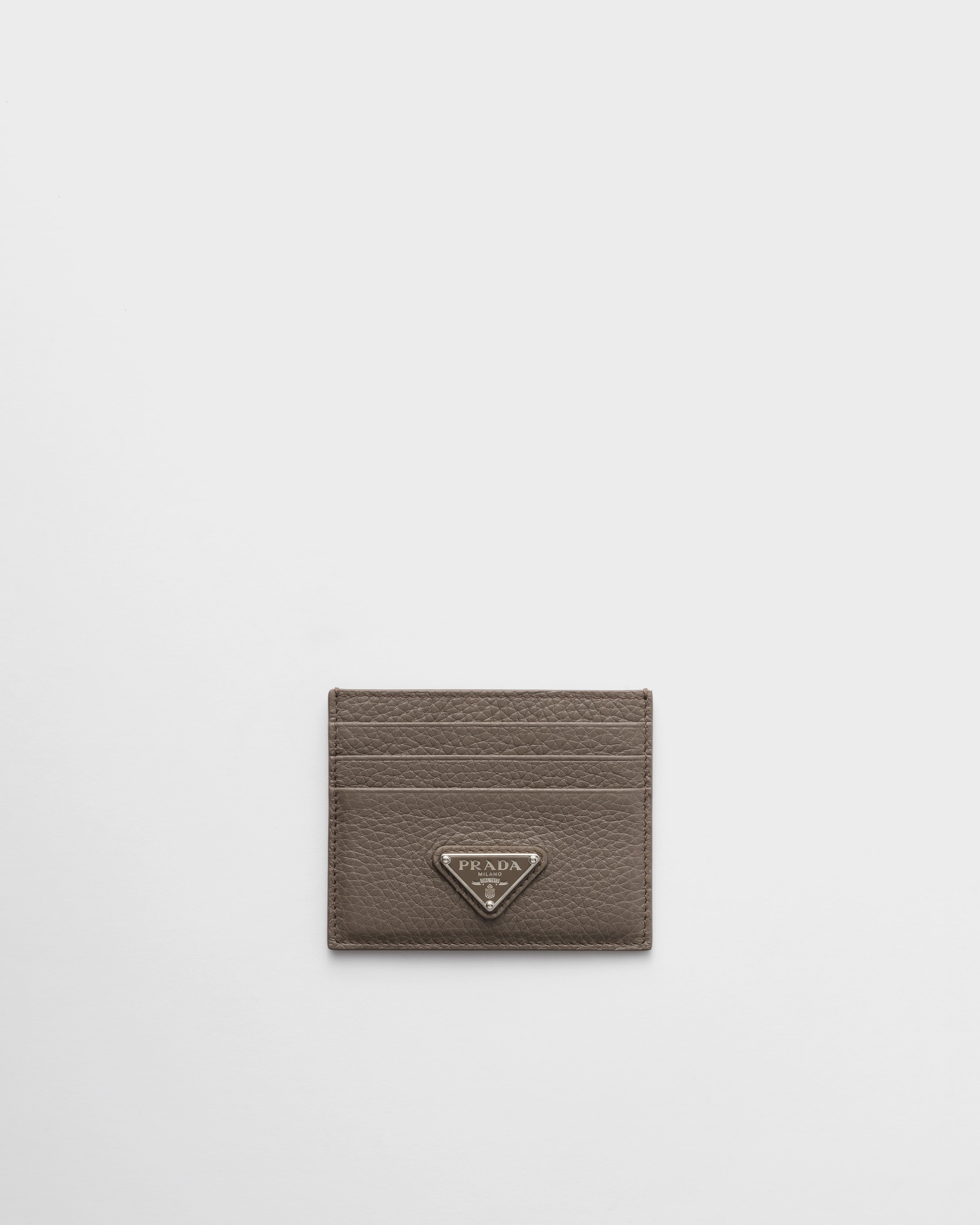 Кожаный держатель для карточек Prada, серый
Кожаный держатель для карточек Prada, серый