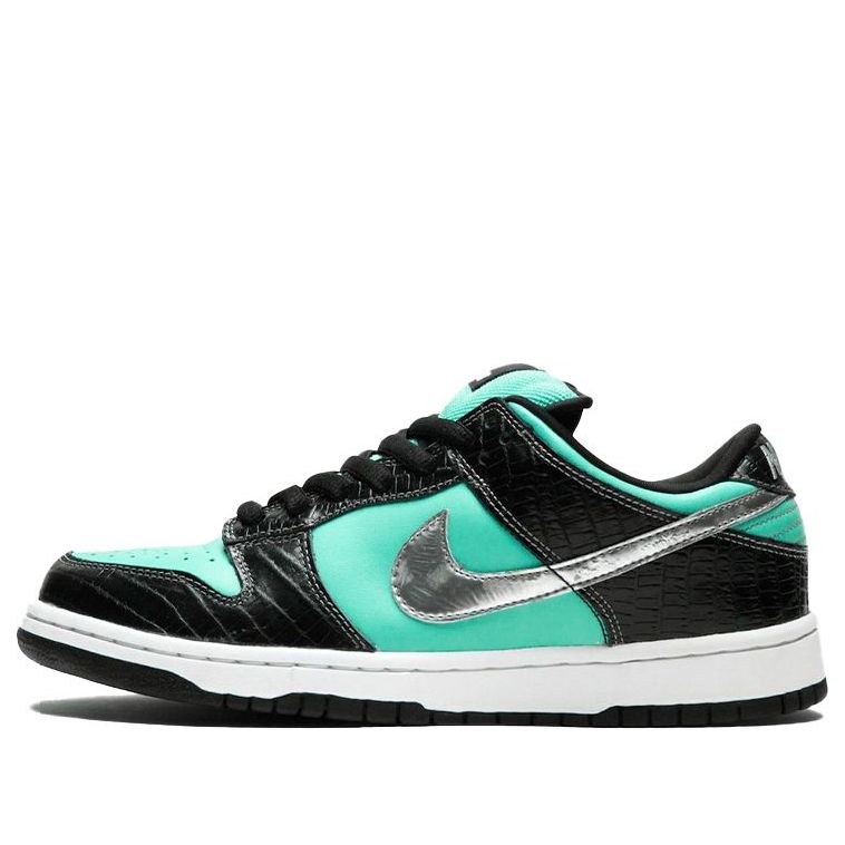 Кроссовки Nike x Diamond Supply Co. SB Dunk Low Pro 'Tiffany'
Кроссовки Nike x Diamond Supply Co. SB Dunk Low Pro 'Tiffany'