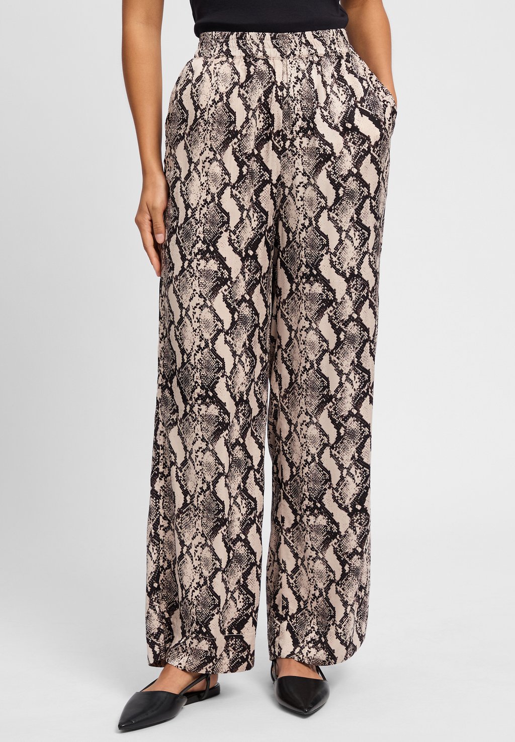 Брюки NUVICTORIA Nümph, бежевый
Брюки NUVICTORIA Nümph, бежевый