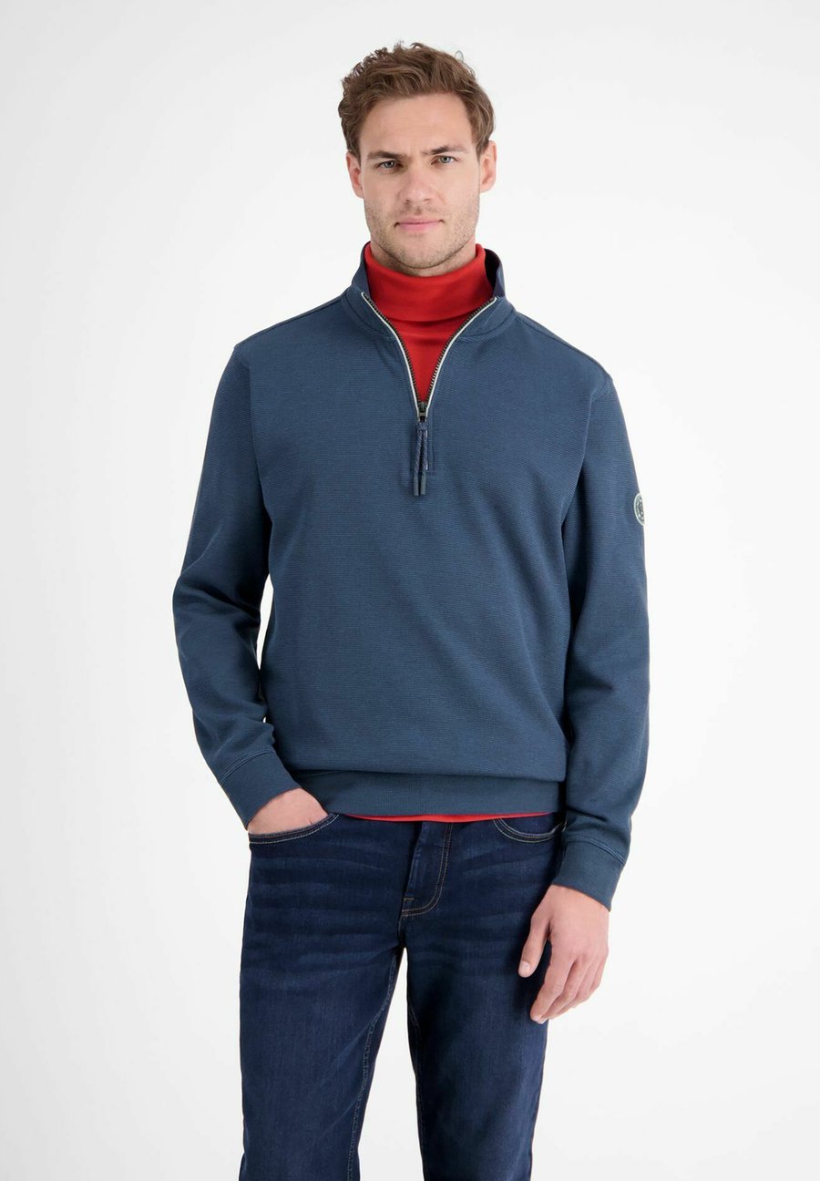 Толстовка LERROS - HERREN TROYER (2584402), Storm Blue /Blue
Толстовка LERROS - HERREN TROYER (2584402), Storm Blue /Blue