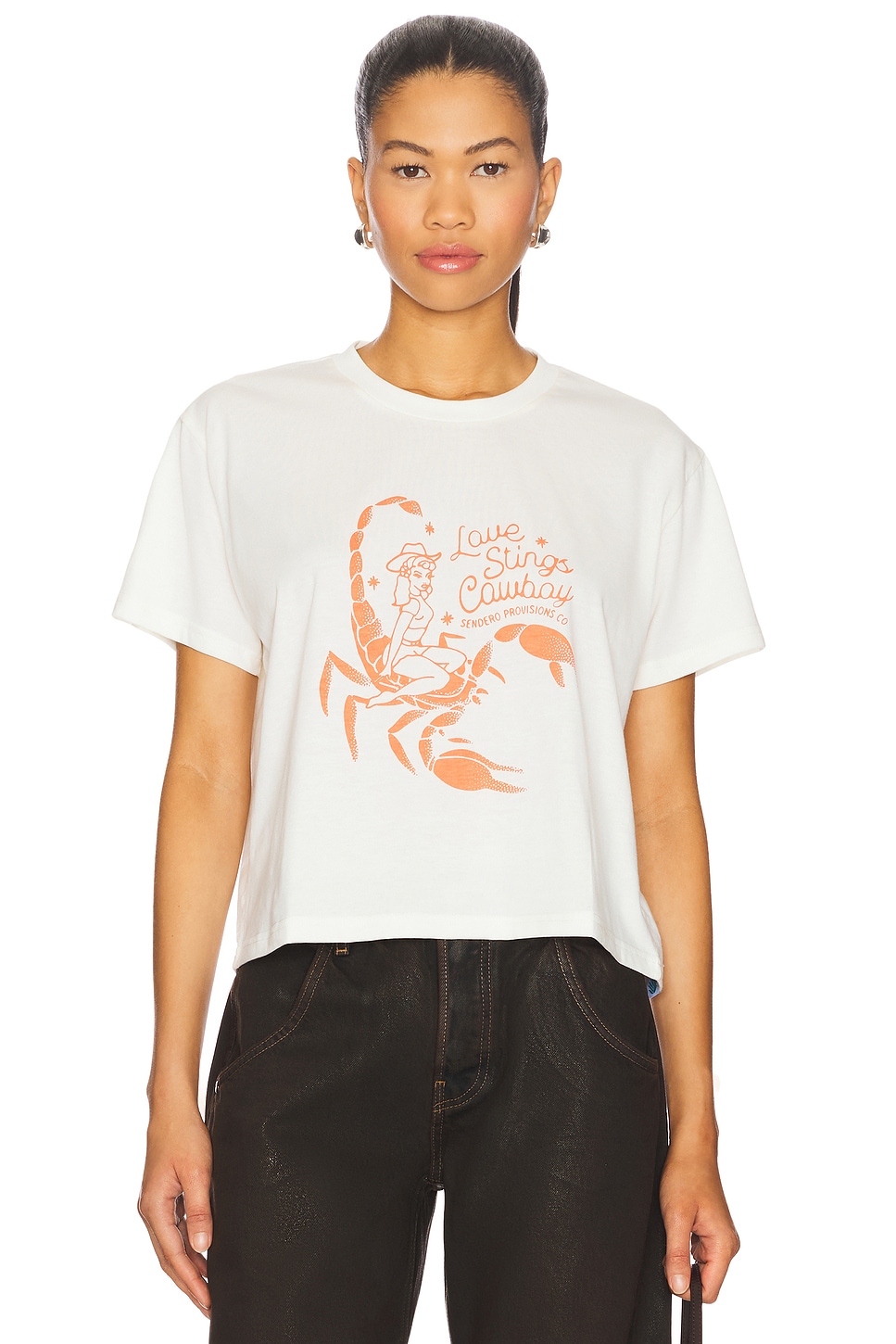 Кроп-топ "Любовь жалит" от Sendero Provisions Co., vintage white
Кроп-топ "Любовь жалит" от Sendero Provisions Co., vintage white