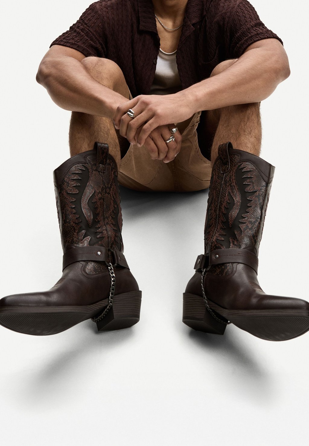 Ковбойские/байкерские сапоги Bershka, коричневый
Ковбойские/байкерские сапоги Bershka, коричневый