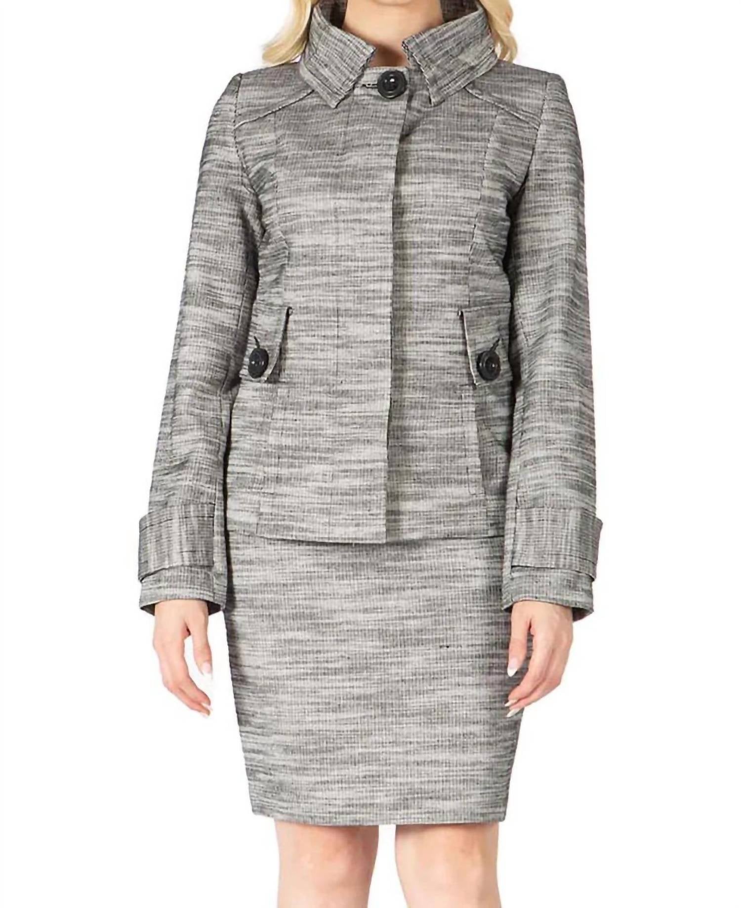 Бритвенно острая юбка в черном цвете VERTIGO PARIS
Бритвенно острая юбка в черном цвете VERTIGO PARIS