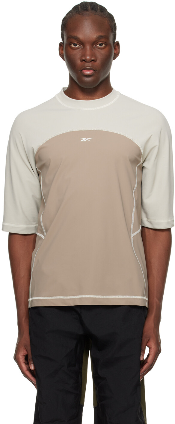 Бежевая спортивная футболка в рубчик Reebok Classics
Бежевая спортивная футболка в рубчик Reebok Classics