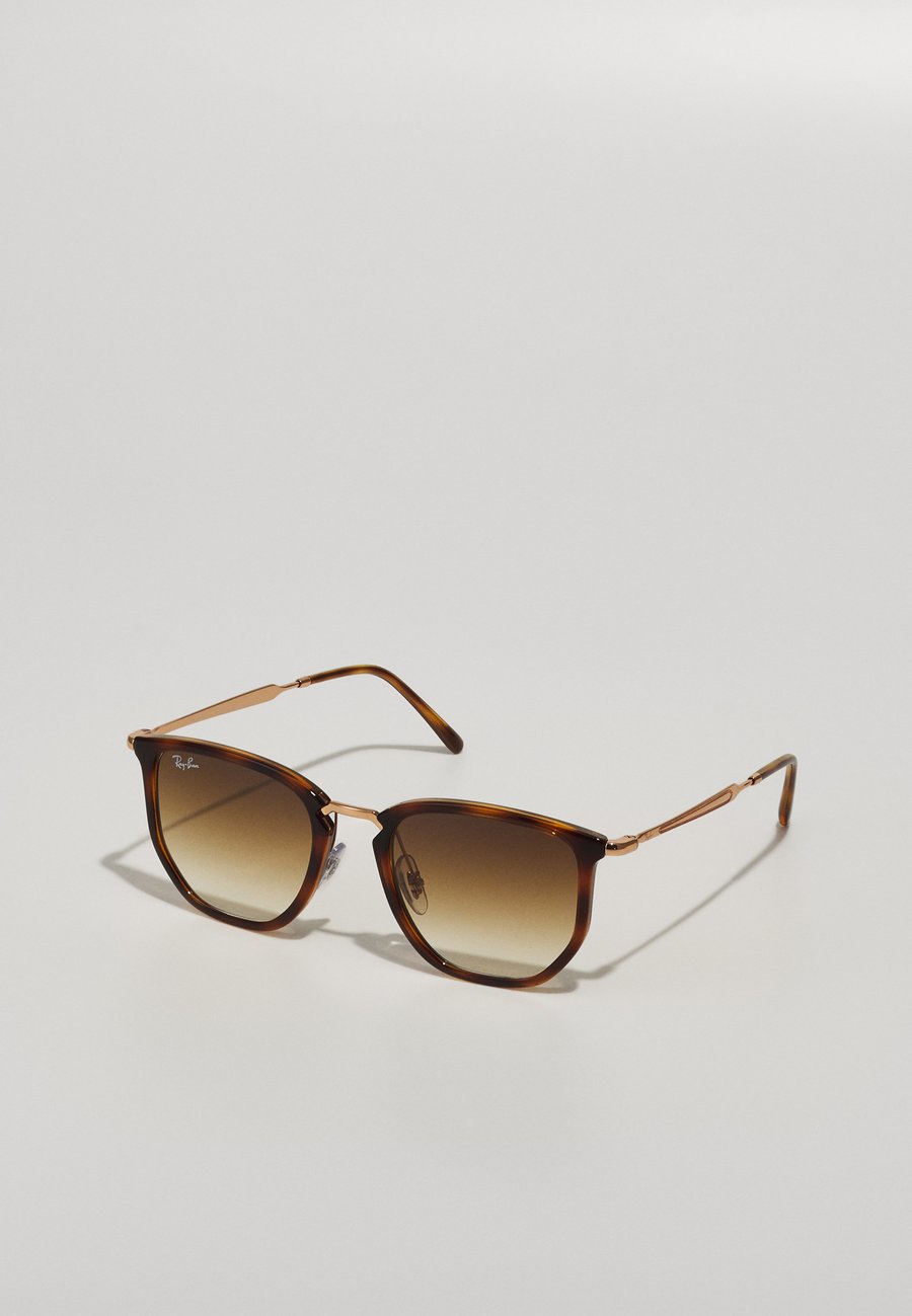 Солнцезащитные очки Ray-Ban UNISEX, Transparent Orange/Brown
Солнцезащитные очки Ray-Ban UNISEX, Transparent Orange/Brown