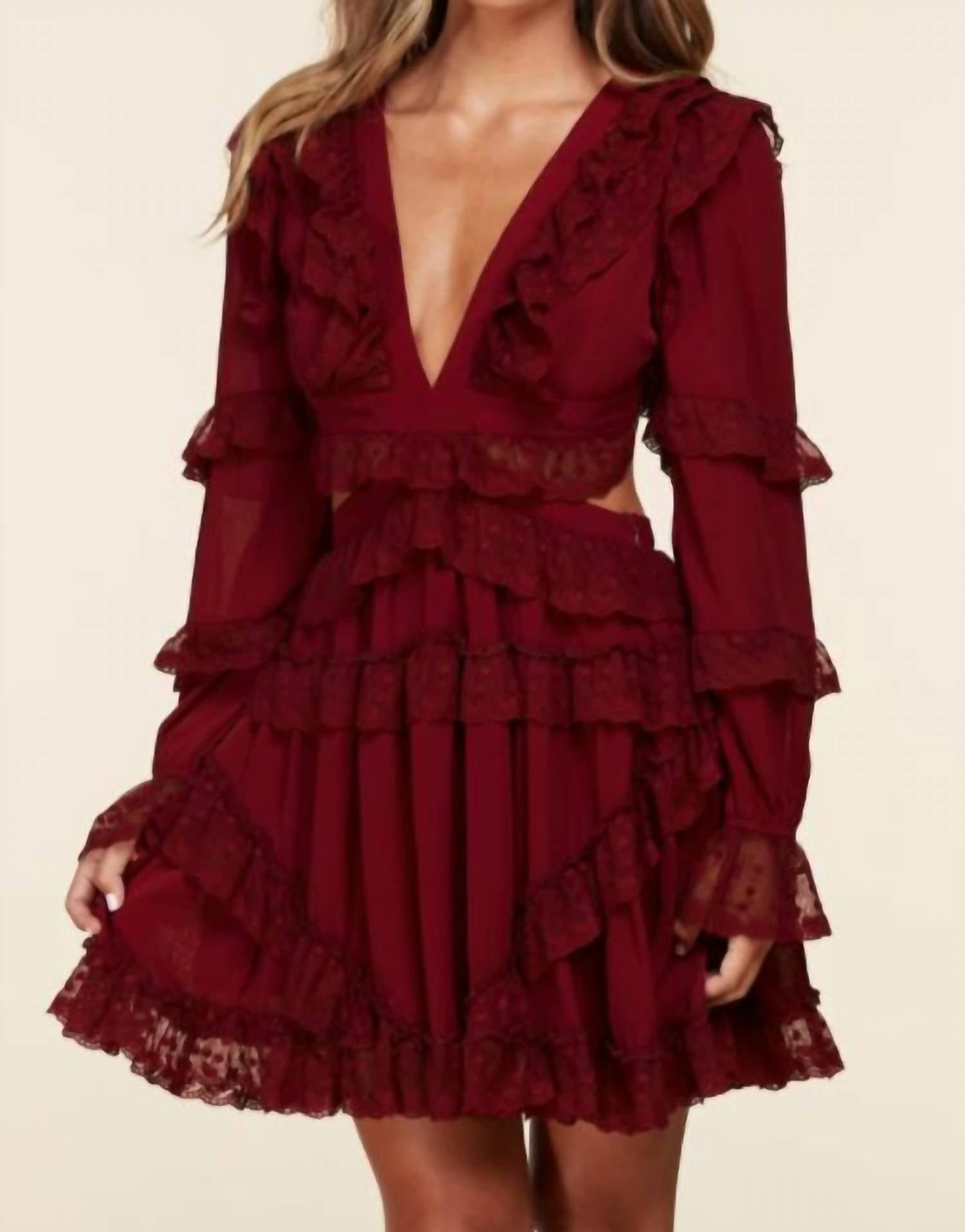 Бордовое платье в стиле ренессанс L'ATISTE
Бордовое платье в стиле ренессанс L'ATISTE