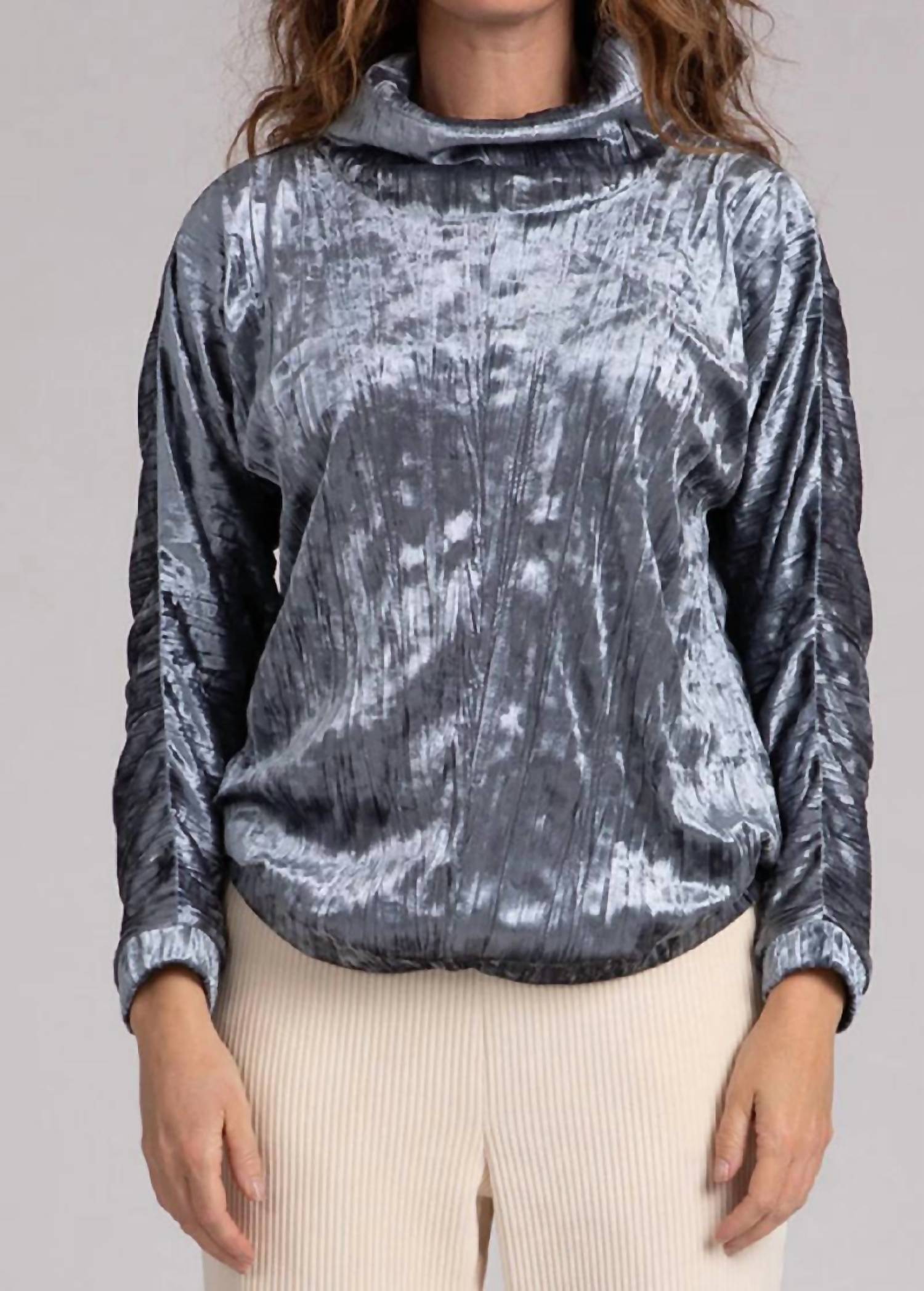 Свитер-пуловер из жатого бархата в сером цвете Sympli, цвет gunmetal
Свитер-пуловер из жатого бархата в сером цвете Sympli, цвет gunmetal