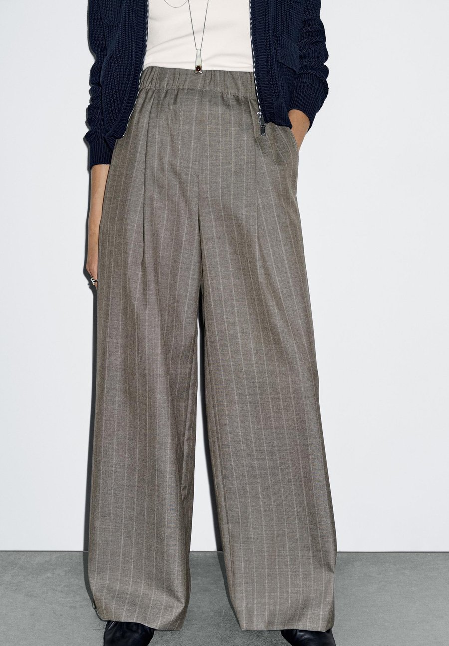 Брюки Massimo Dutti PINSTRIPE, Brown
Брюки Massimo Dutti PINSTRIPE, Brown