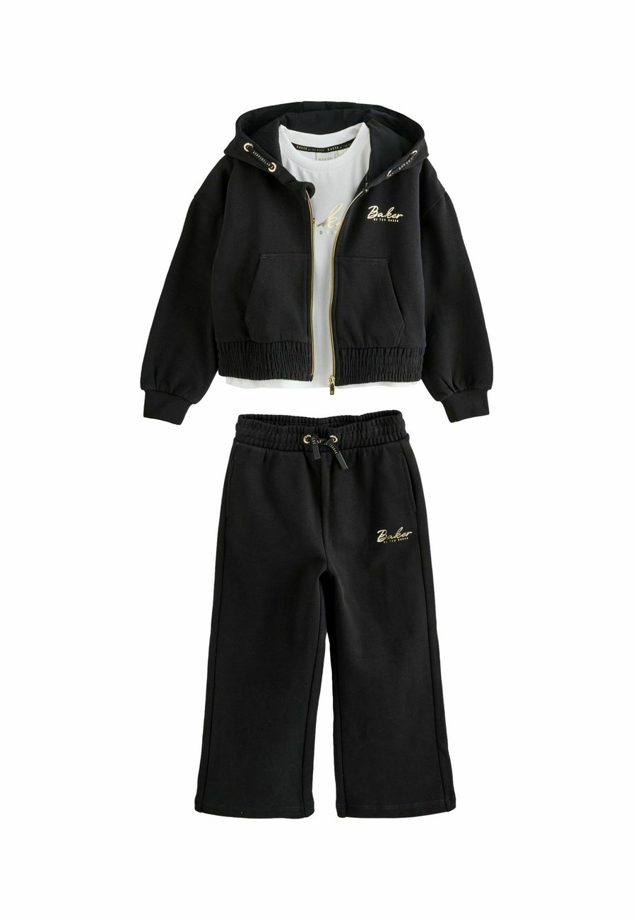 Худи Baker by Ted Baker 3 PIECE HOODIES WIDE LEG JOGGERS SET , Black
Худи Baker by Ted Baker 3 PIECE HOODIES WIDE LEG JOGGERS SET , Black