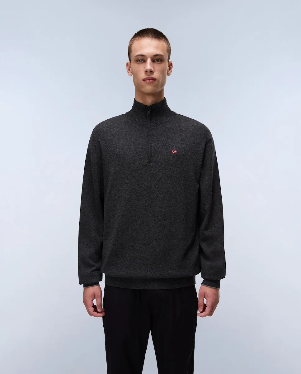 Мужской зеленый свитер с воротником и полу-молнией Napapijri
Мужской зеленый свитер с воротником и полу-молнией Napapijri