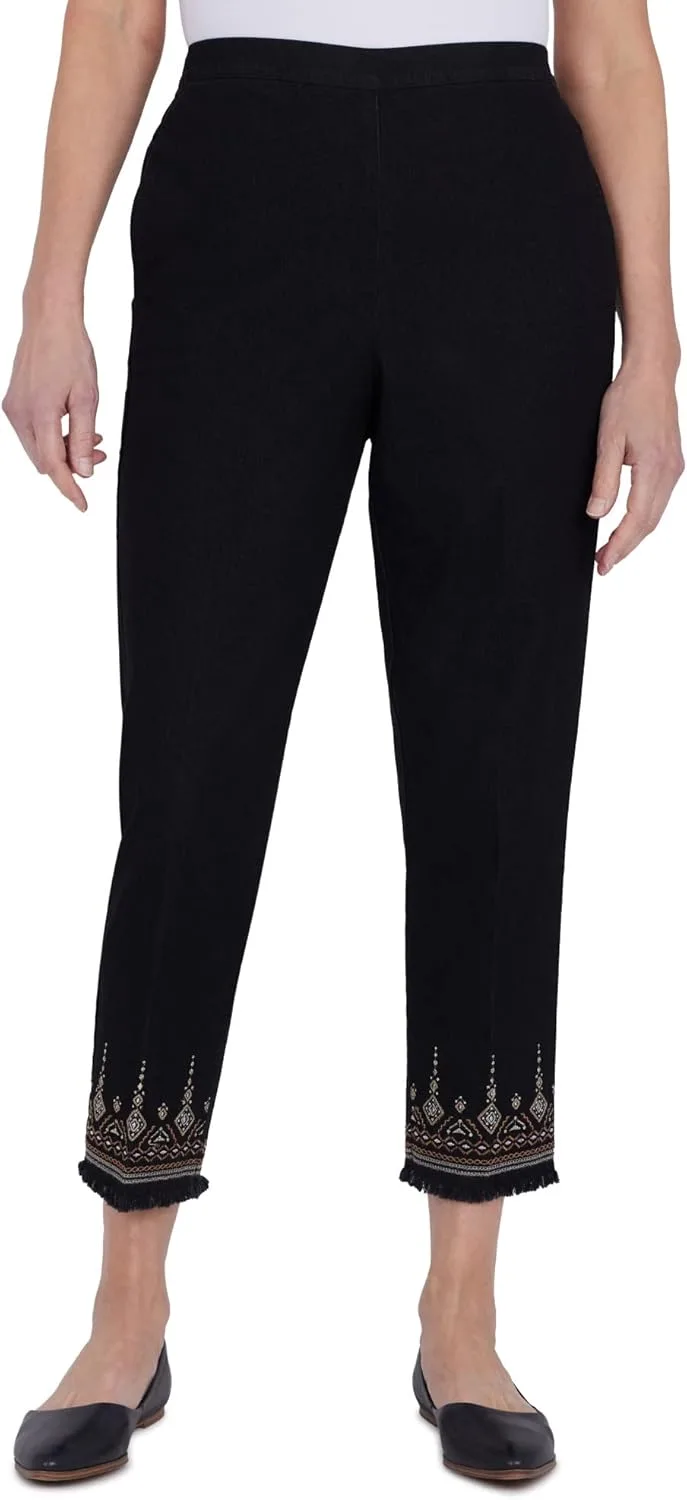 Alfred Dunner Women's Petite вышитые джинсовые укороченные брюки
Alfred Dunner Women's Petite вышитые джинсовые укороченные брюки