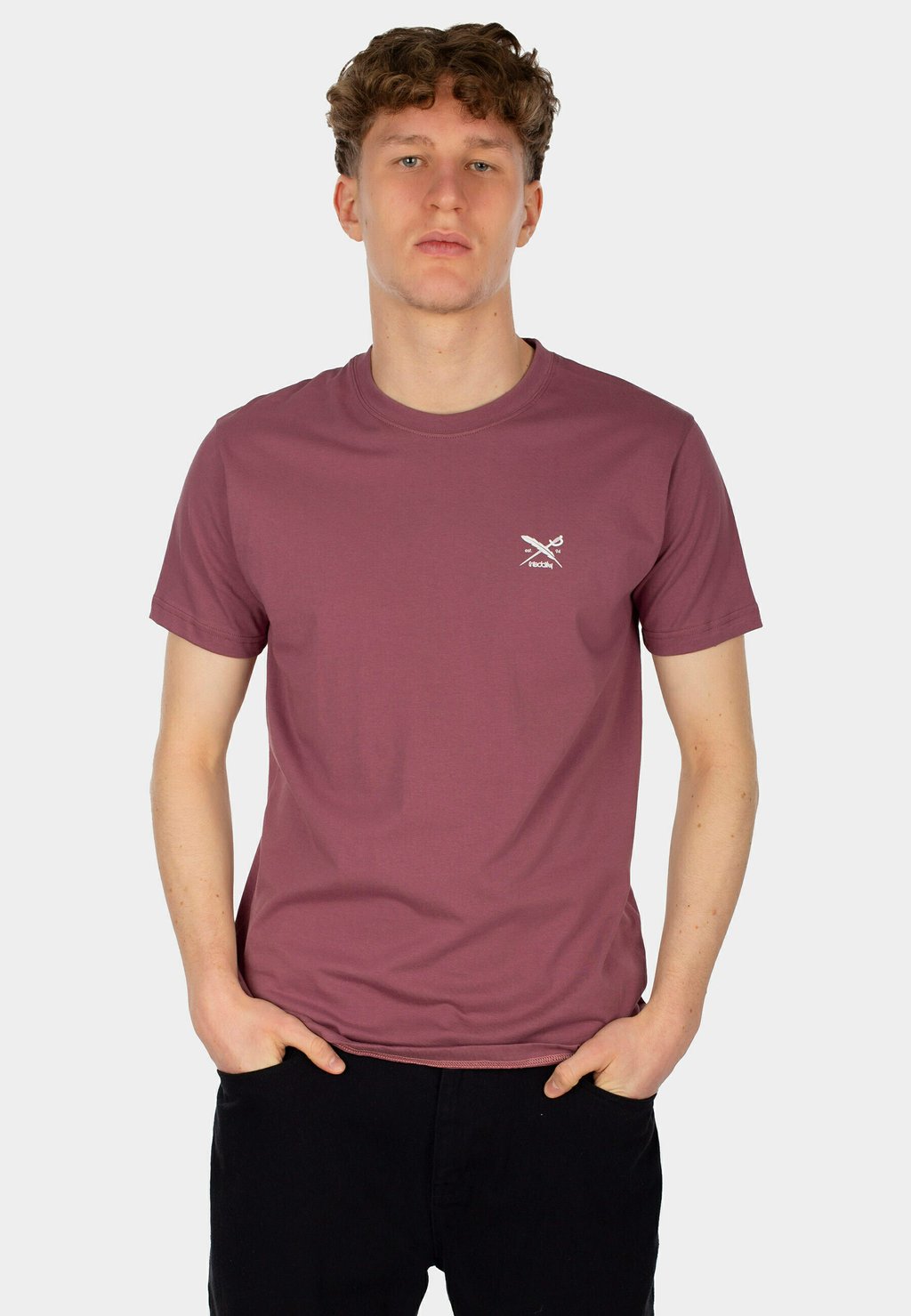 Базовая футболка CHESTFLAG Iriedaily, красный
Базовая футболка CHESTFLAG Iriedaily, красный