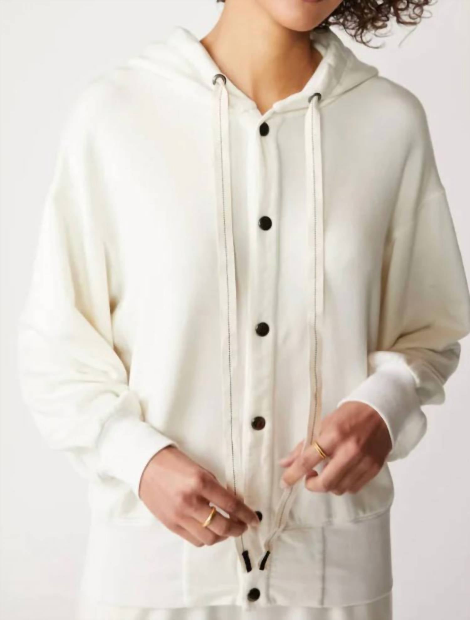 Мягчайшая флисовая куртка на кнопках (не кремовая) в дениме Stateside
Мягчайшая флисовая куртка на кнопках (не кремовая) в дениме Stateside