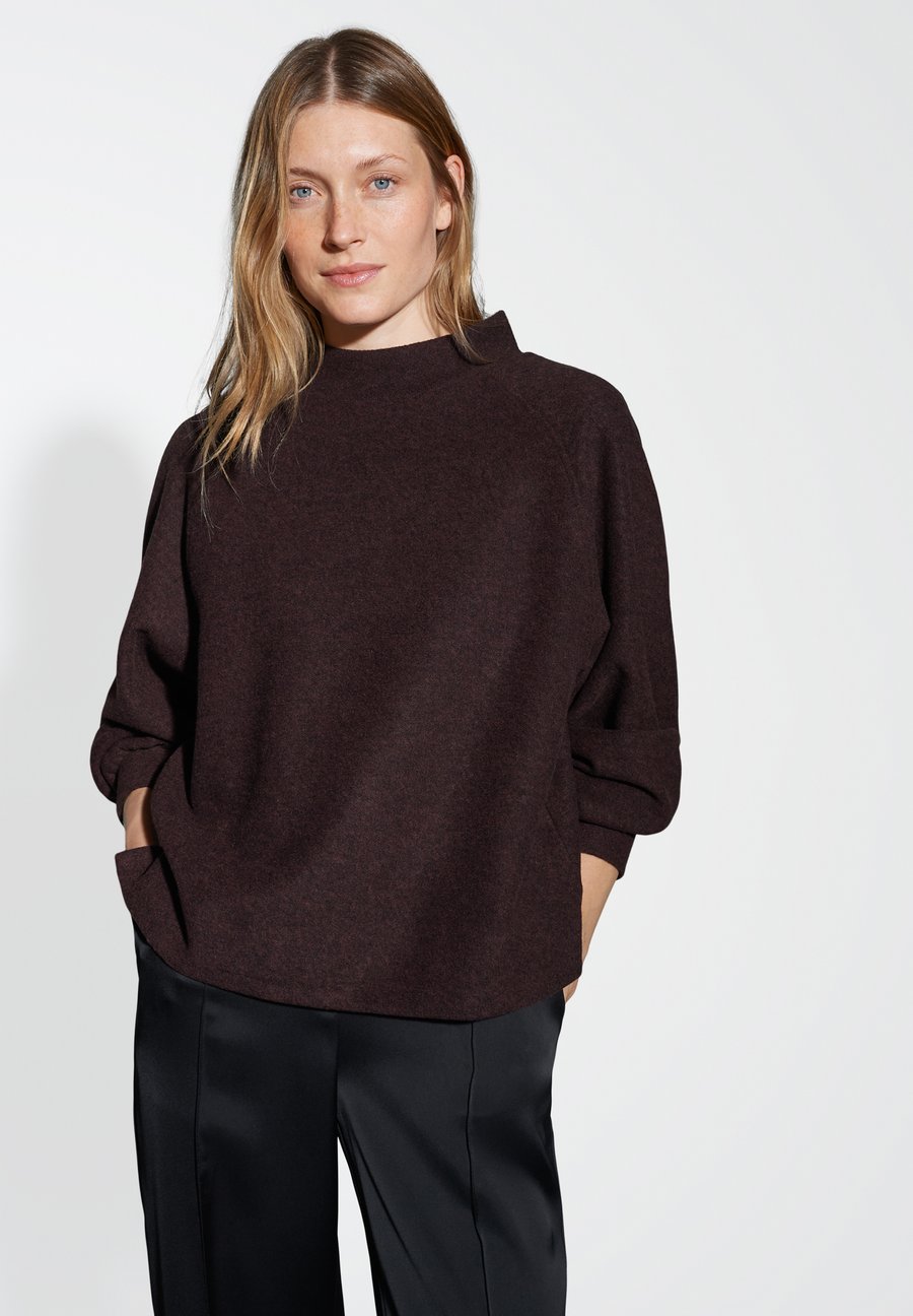 Толстовка OPUS WIDE FIT STRAIGHT CUT, Dark Grape/Dark Purple
Толстовка OPUS WIDE FIT STRAIGHT CUT, Dark Grape/Dark Purple