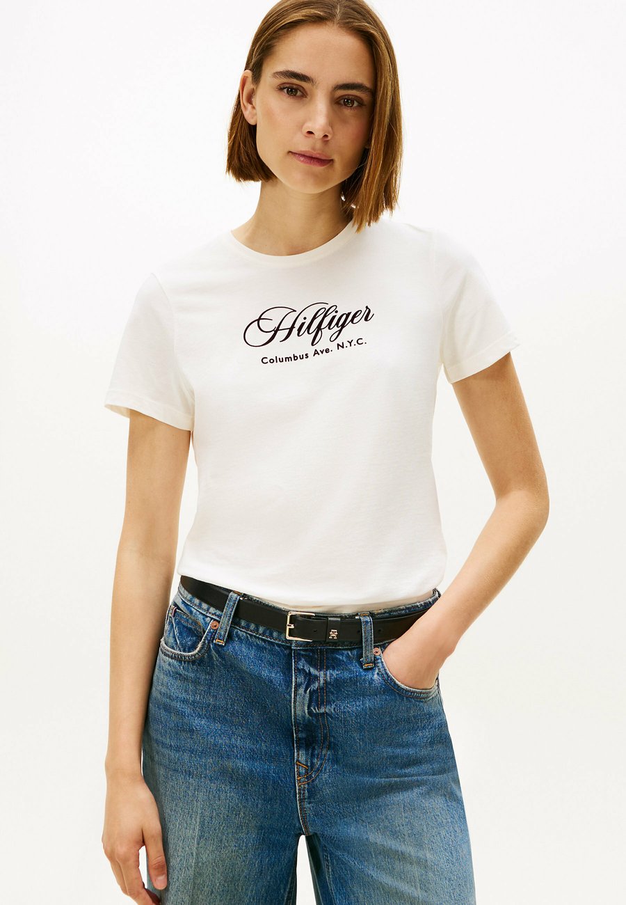 Футболка Tommy Hilfiger LOGO EMBROIDERY CREW NECK, Ivory Silk/Beige
Футболка Tommy Hilfiger LOGO EMBROIDERY CREW NECK, Ivory Silk/Beige