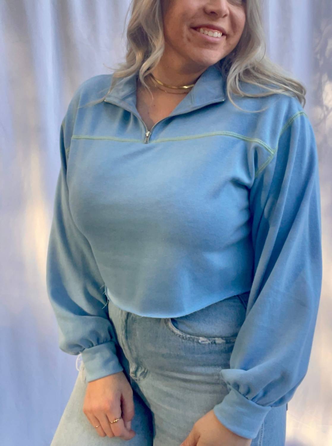 Марина Контрастный пуловер в синем LE LIS
Марина Контрастный пуловер в синем LE LIS