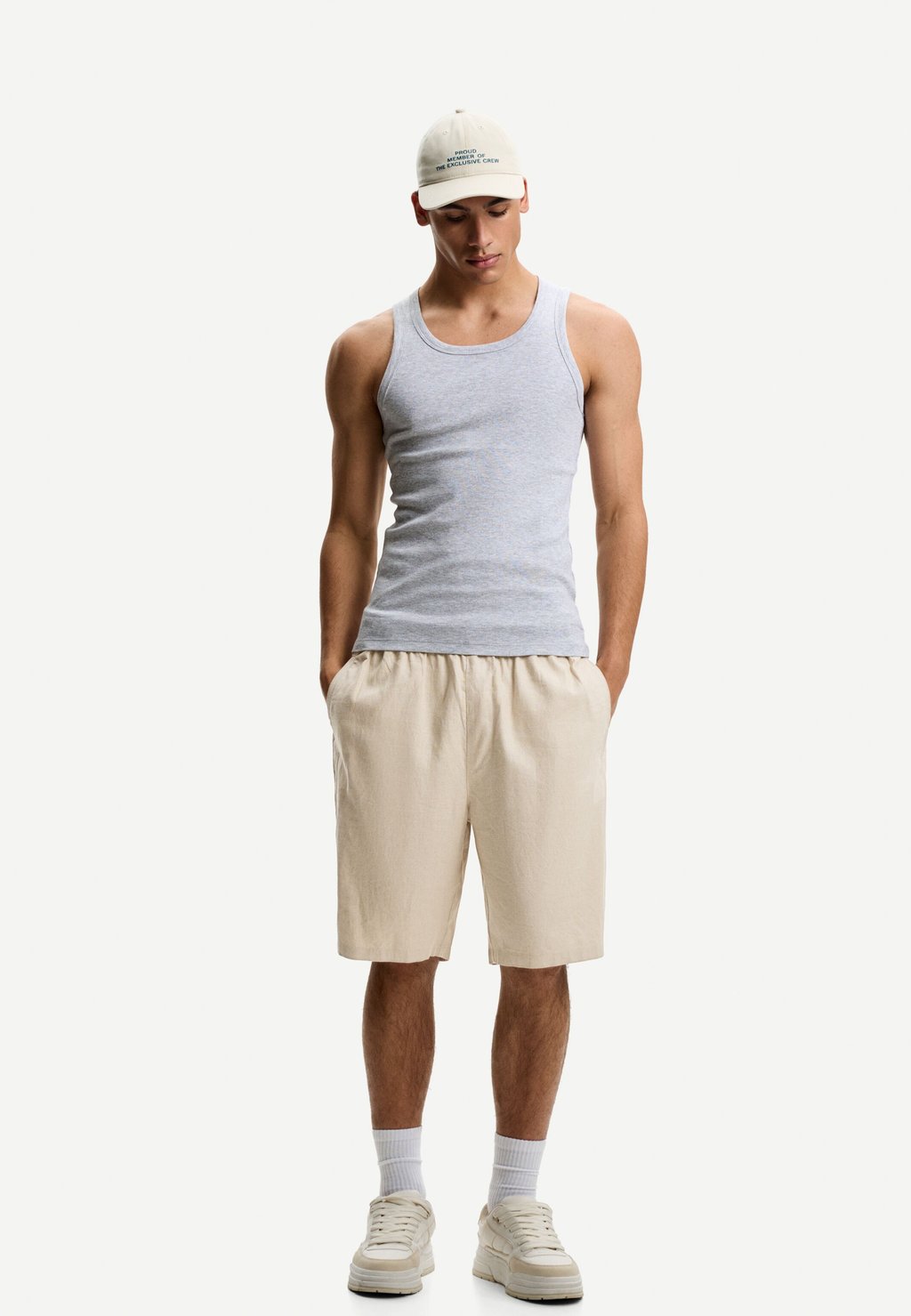 Шорты JOGGER - BERMUDA Bershka, песочный 
Шорты JOGGER - BERMUDA Bershka, песочный