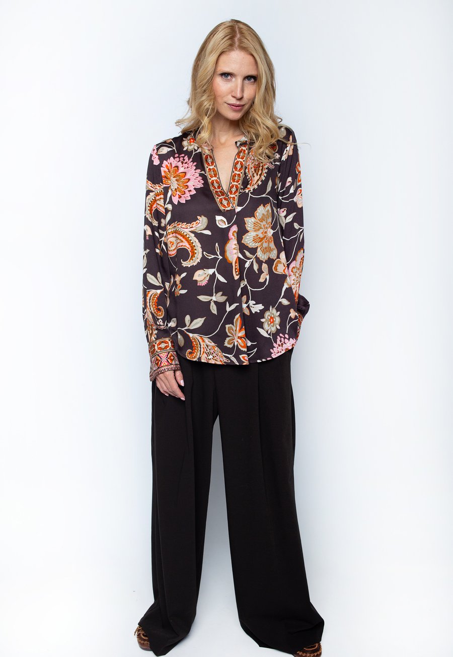 Блуза Emily van den Bergh Blouse, Chocolate Fowers/Multi-Coloured
Блуза Emily van den Bergh Blouse, Chocolate Fowers/Multi-Coloured