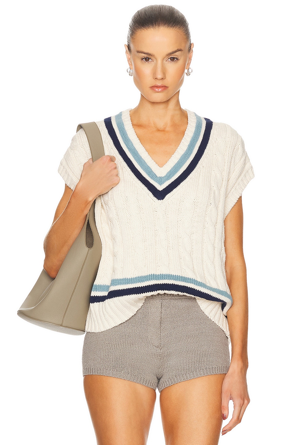 Безрукавный свитер с V-образным вырезом Polo Ralph Lauren, Cream & Blue Multi
Безрукавный свитер с V-образным вырезом Polo Ralph Lauren, Cream & Blue Multi