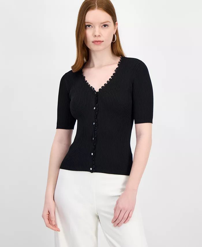 Женский топ с V-образным вырезом и застежкой на пуговицы, выполненный из ребристой ткани T Tahari, черный
Женский топ с V-образным вырезом и застежкой на пуговицы, выполненный из ребристой ткани T Tahari, черный