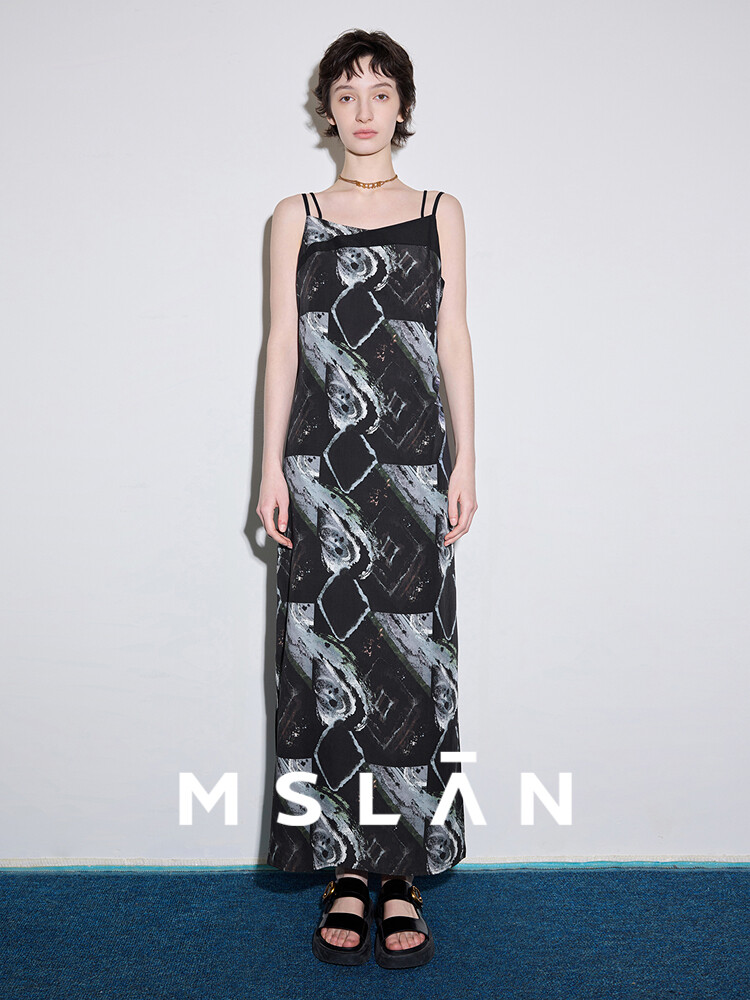 Платье летнее Mslan с длинными подтяжками и принтом, черный
Платье летнее Mslan с длинными подтяжками и принтом, черный