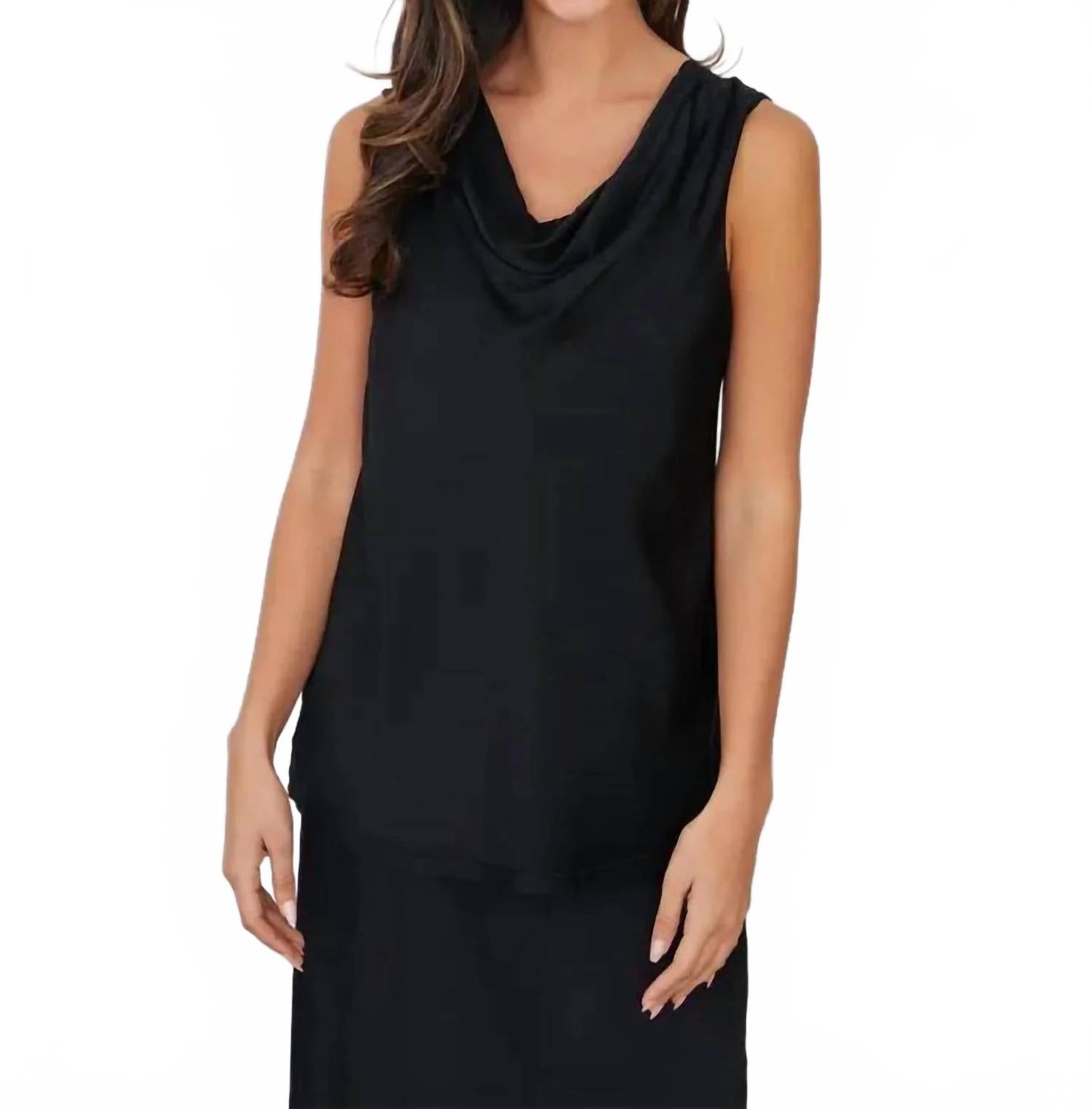 Шелковистый топ-капюшон черного цвета Milio Milano
Шелковистый топ-капюшон черного цвета Milio Milano