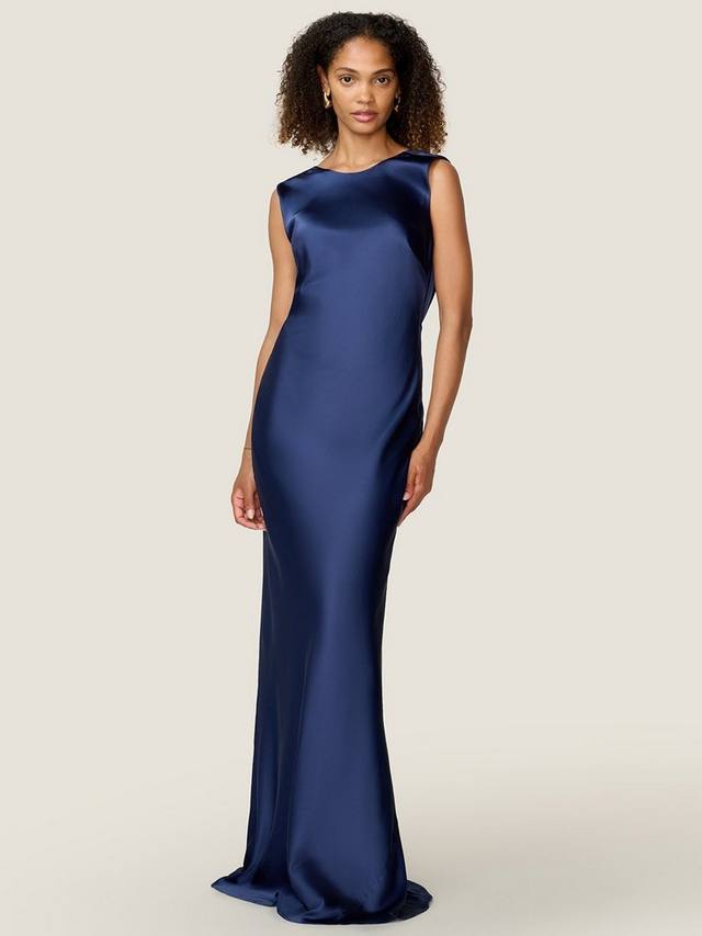 Платье макси Lara с капюшоном на спине OMNES, Patriot Blue
Платье макси Lara с капюшоном на спине OMNES, Patriot Blue