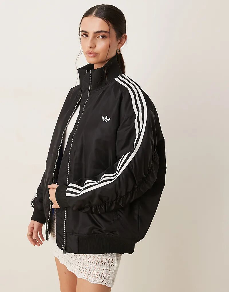 Куртка-бомбер Adidas Originals черного цвета
Куртка-бомбер Adidas Originals черного цвета