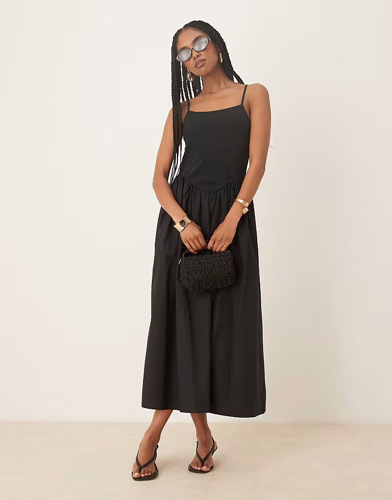 Платье-миди Nobody's Child на бретелях с V-образным вырезом на талии черного цвета
Платье-миди Nobody's Child на бретелях с V-образным вырезом на талии черного цвета