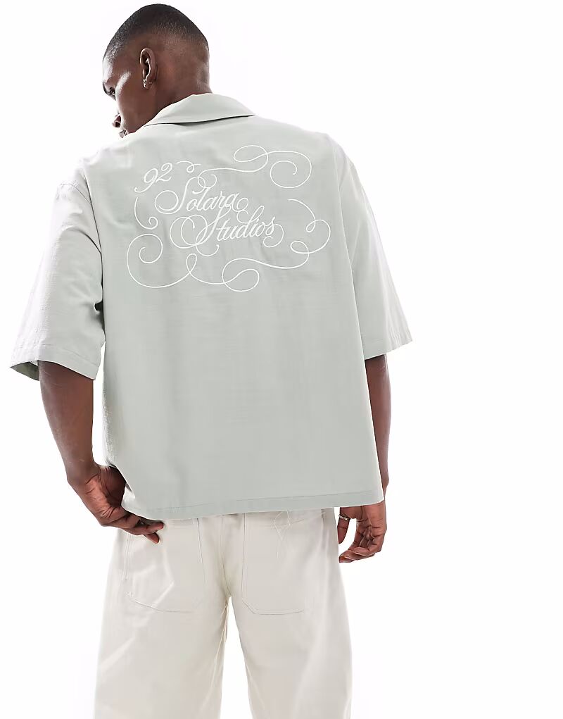 Рубашка свободного кроя с короткими рукавами и принтом на спине ASOS DESIGN серого цвета
Рубашка свободного кроя с короткими рукавами и принтом на спине ASOS DESIGN серого цвета