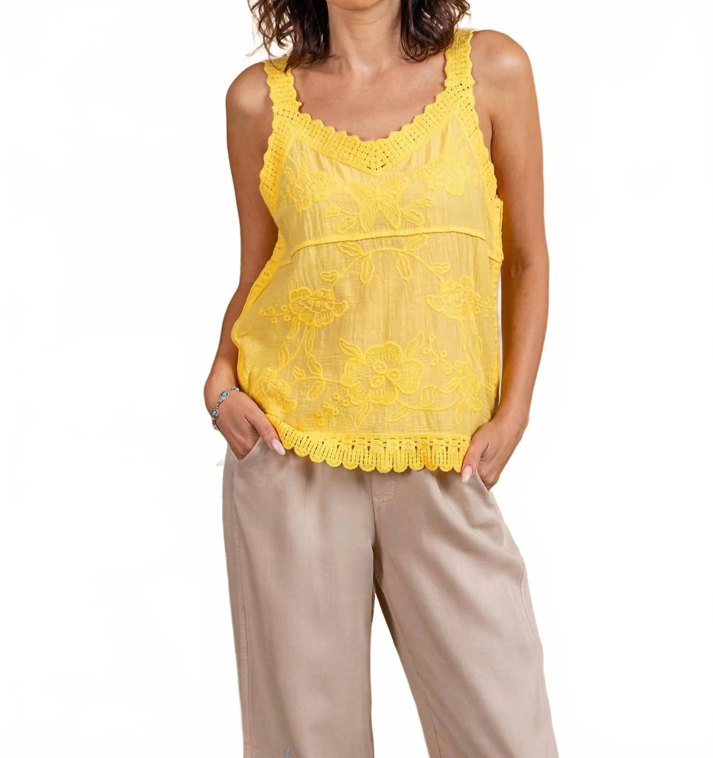 Вышитый вязаный топ с кружевной отделкой желтого цвета PAPARAZZI
Вышитый вязаный топ с кружевной отделкой желтого цвета PAPARAZZI