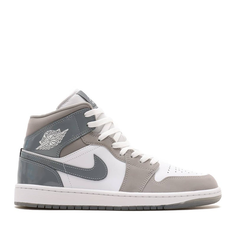 Кроссовки Jordan 1 Mid SE White Medium Grey Cool Grey
Кроссовки Jordan 1 Mid SE White Medium Grey Cool Grey