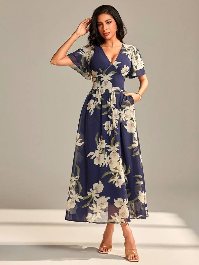 Флоральное шифоновое макси-платье Jolie Moi, Navy Floral
Флоральное шифоновое макси-платье Jolie Moi, Navy Floral