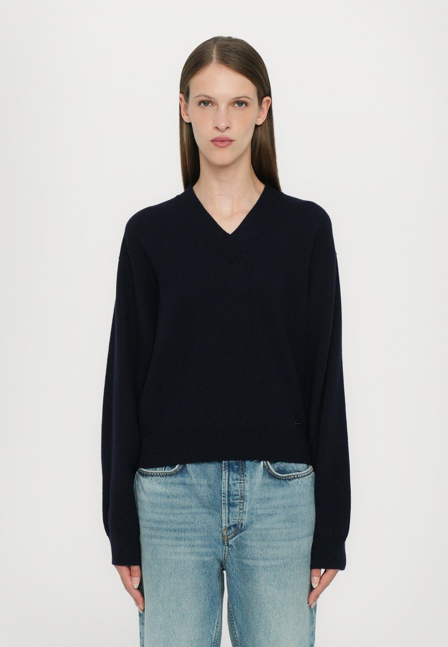 Джемпер Dsquared2 V NECK SWEATER, Navy Blue/Dark Blue
Джемпер Dsquared2 V NECK SWEATER, Navy Blue/Dark Blue