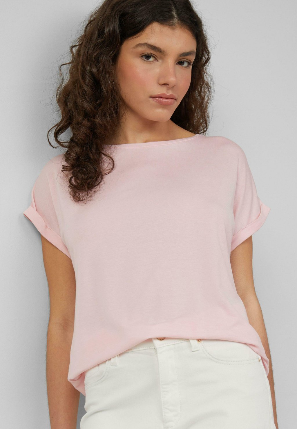 Базовая футболка QS, светло-розовый
Базовая футболка QS, светло-розовый