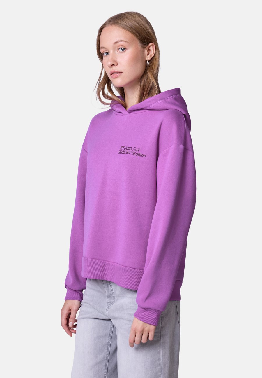 Худи Street One Studio LOOSE FIT HOODIE MIT ARTWORK, Pink
Худи Street One Studio LOOSE FIT HOODIE MIT ARTWORK, Pink
