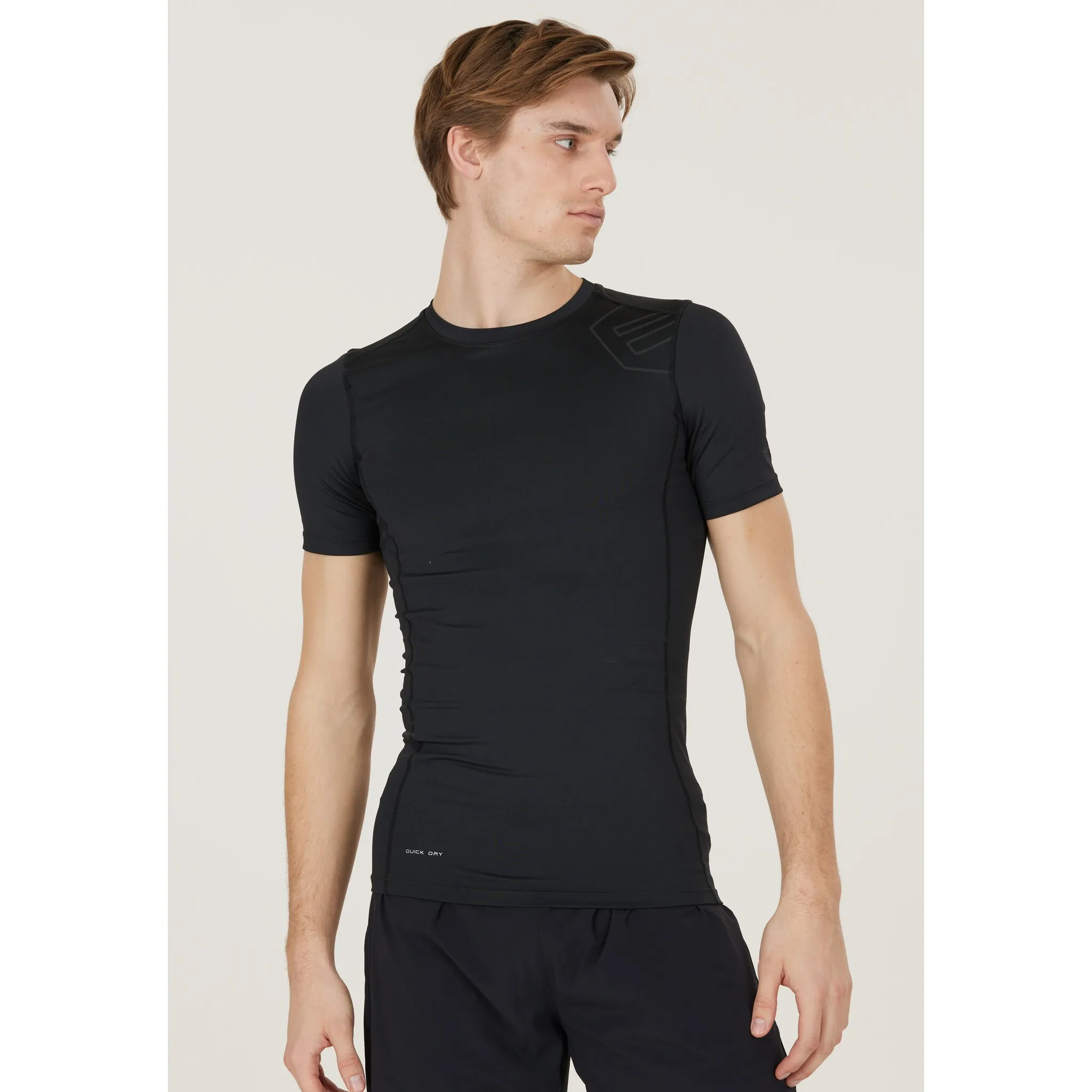 Функциональная рубашка ENDURANCE "Lebay", с дышащей и быстросохнущей функцией, черный 
Функциональная рубашка ENDURANCE "Lebay", с дышащей и быстросохнущей функцией, черный