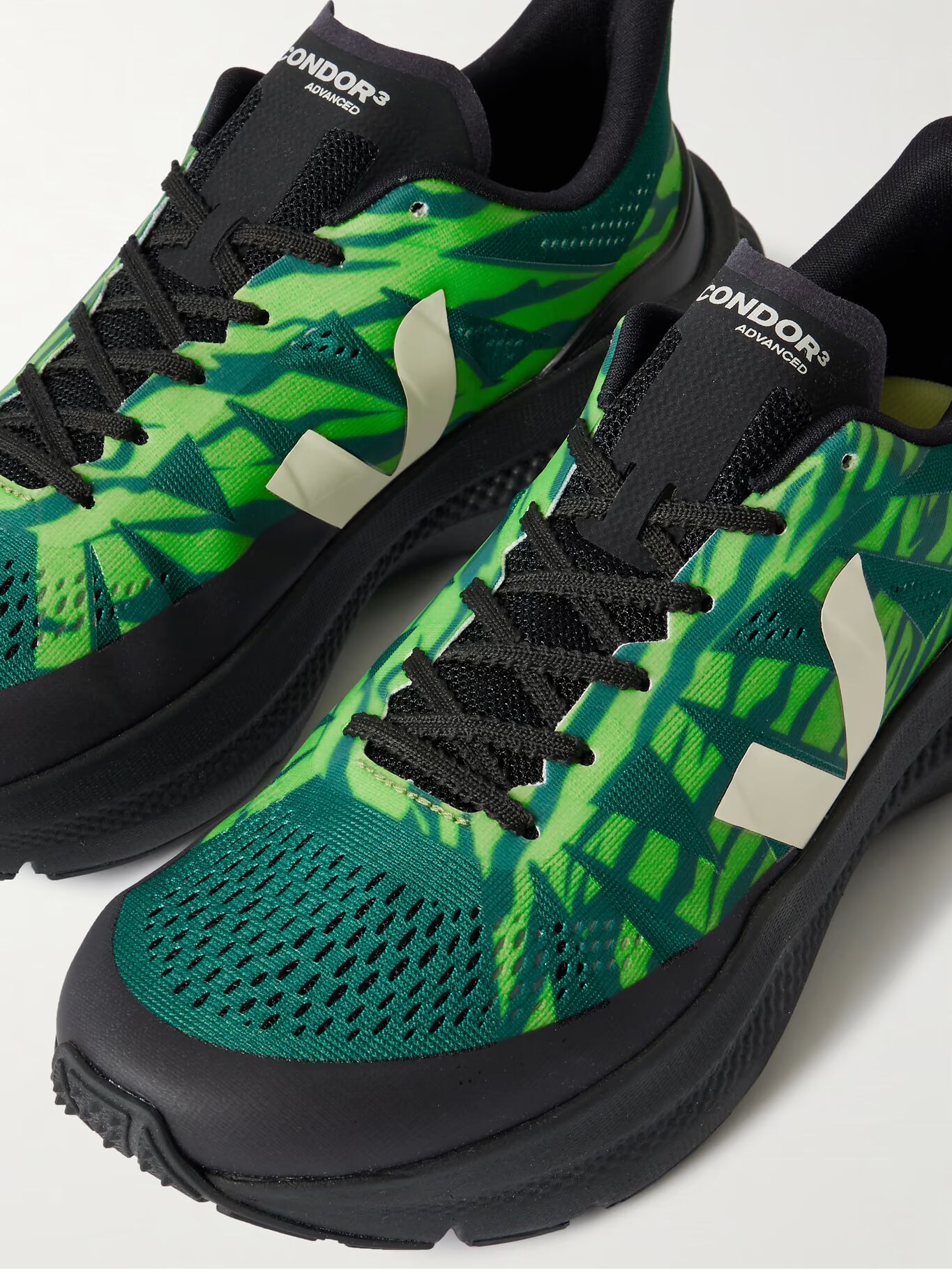 Кроссовки César Villalba Condor 3 из резины и переработанной сетки VEJA, зеленый
Кроссовки César Villalba Condor 3 из резины и переработанной сетки VEJA, зеленый