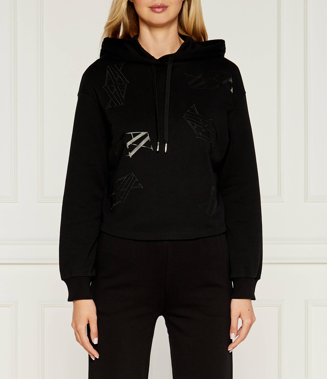 Толстовка Armani Exchange Cropped Fit, черный
Толстовка Armani Exchange Cropped Fit, черный