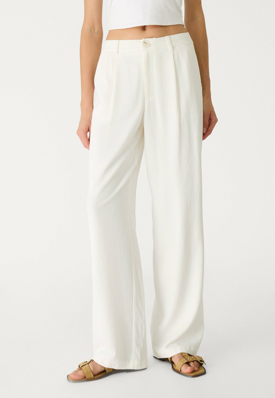 Брюки Stradivarius STRAIGHT FIT , Beige/Off-White
Брюки Stradivarius STRAIGHT FIT , Beige/Off-White