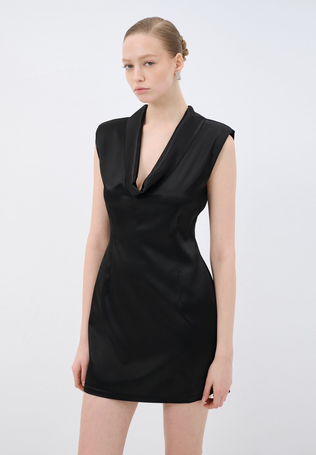 Платье-трансформер adL, черный
Платье-трансформер adL, черный