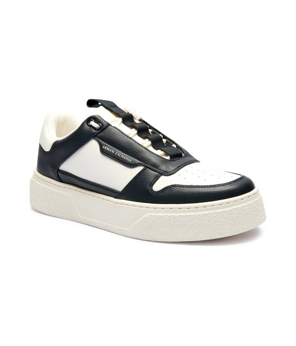 Кроссовки мужские Armani Exchange на толстой подошве с перфорацией, черно-белый 
Кроссовки мужские Armani Exchange на толстой подошве с перфорацией, черно-белый