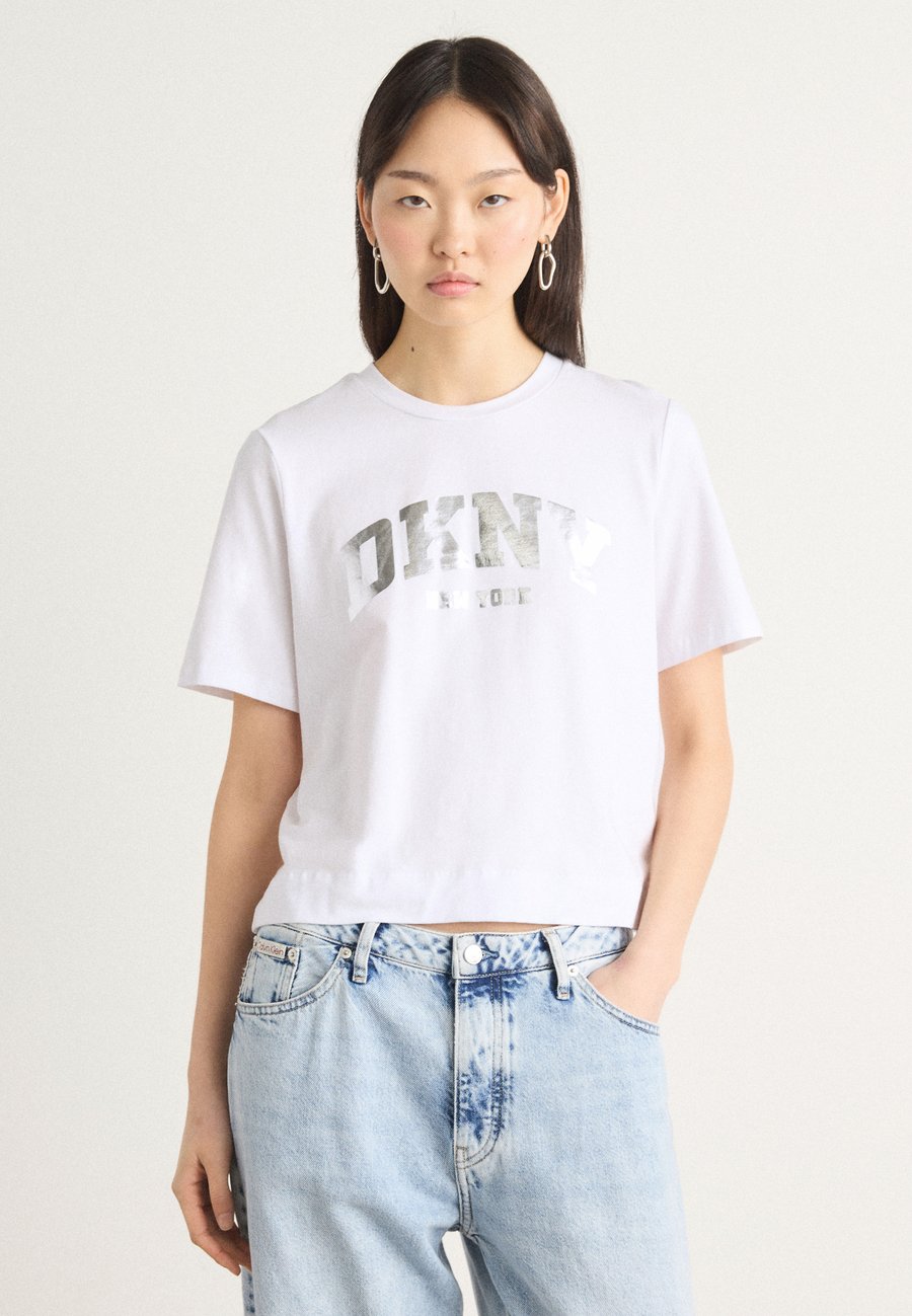 Футболка DKNY BOXY LOGO, White, Белый, Футболка DKNY BOXY LOGO, White
Футболка DKNY BOXY LOGO, White, Белый, Футболка DKNY BOXY LOGO, White