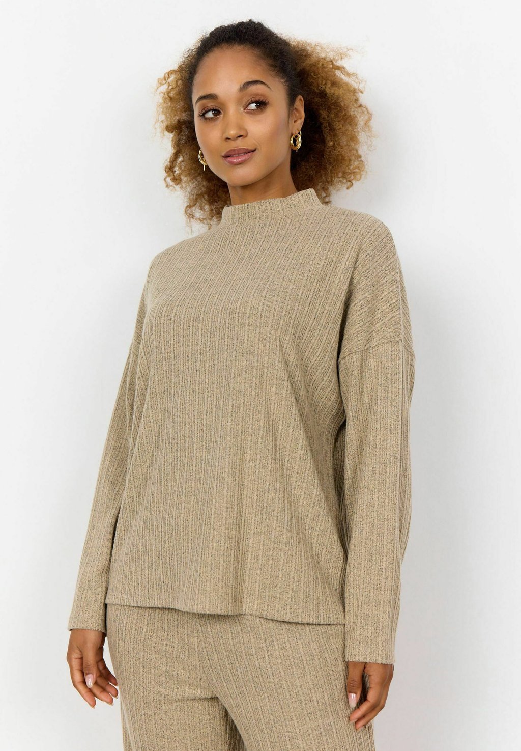 Топ с длинными рукавами ISEL Soyaconcept, бежевый
Топ с длинными рукавами ISEL Soyaconcept, бежевый